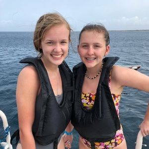 Meet your Posher, Mae